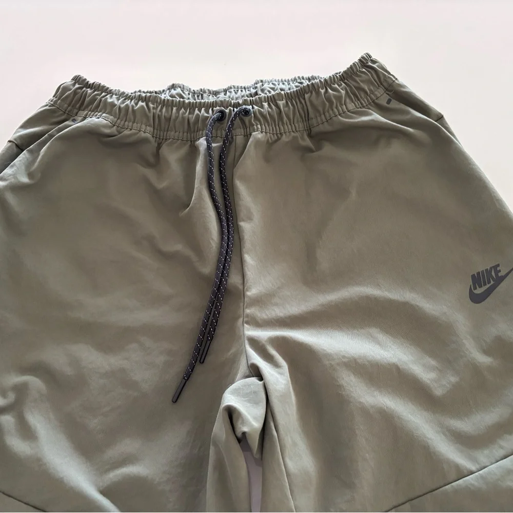 Nike Tech Woven Joggers Men’s  CU4483-010 Men’s Large - Picture 3 of 16